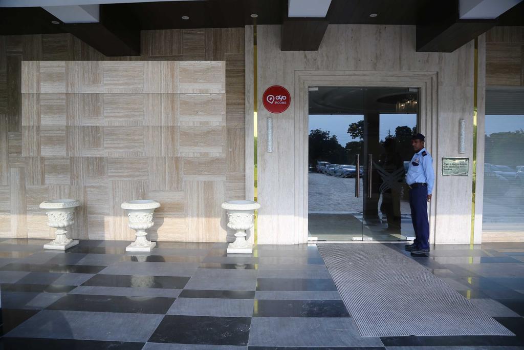 Oyo Premium Panchkula Sector 5 Hotel Екстериор снимка