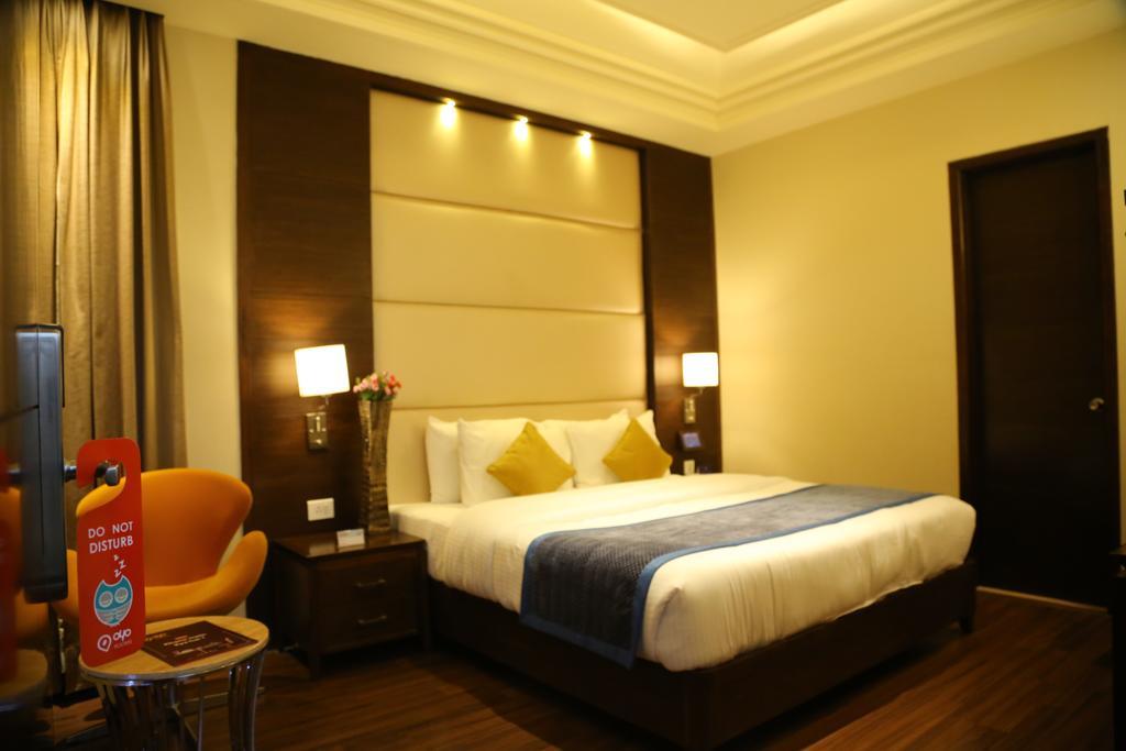 Oyo Premium Panchkula Sector 5 Hotel Екстериор снимка
